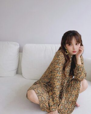 Aisa Senda Instagram - -
我是INFP人格
你呢？？？

MAKEUP AIRTIST @backstagejimywu 
HAIR STYLIST @fluxreel_queena 
DRESS @cotelac_taiwan