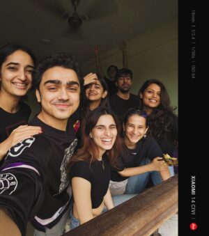 Aisha Ahmed Instagram - Chole bathure, Jackbox, Chai & Maggi happened, 
Happy Friendship Day 🫶🏻
Of course we couldn’t all stay still in all pictures so here are my picks 😛
#Xiaomi14CIVI @xiaomiindia #ad