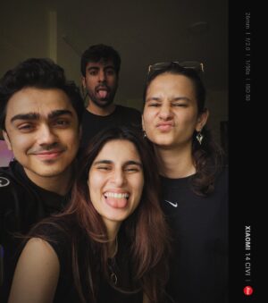 Aisha Ahmed Instagram - Chole bathure, Jackbox, Chai & Maggi happened, 
Happy Friendship Day 🫶🏻
Of course we couldn’t all stay still in all pictures so here are my picks 😛
#Xiaomi14CIVI @xiaomiindia #ad