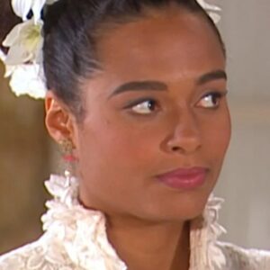 Aisha Jambo Instagram - Essa foi uma das minhas personagens que me deu orgulho de fazer. 'Sabina' de Alma Gêmea, novela do querido @walcyrcarrasco. Estamos no ar atualmente no Vale a Pena Ver de Novo, a trama me enche de saudades, saudades dos atores que já não estão mais entre nós, saudades de uma época e um trabalho maravilhoso... É quase inacreditável pensar que 19 anos já se passaram. Não é? #tbt #almagema