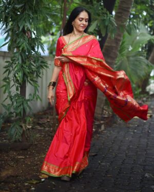 Aishwarya Narkar Instagram - ♥️♥️♥️♥️

Thank you @verymuchindian.official  for this beautiful silk paithan❤️i❤️

Captured by @shrutisbagwe ♥️😘

.....

#aishwaryanarkar
 #saree #sareestyles #love#trend#marathi #instagram #fashion#style
#feel#vibe