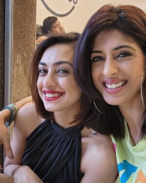Aishwarya Sakhuja Instagram - A long time ago a very special person came into my life
and offered me their hand in friendship,
and that was the best day of my life.
Some friends come and go
throughout one’s lifetime,
and some friends share your life forever. 
We have survived some tough journeys,
and travelled down a few sad roads,
but we have also shared much happiness joy and fun over the years.
The bond we share is based on love and trust and I’m truly grateful to call you my friends 
GOLDEN YEARS ❤️
.
.
#happyfriendshipday #friends #friendship #blessed #grateful #memories #aishwaryasakhuja