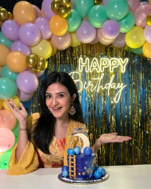 Aishwarya Sen Instagram - A year wiser, a year cuter! 
Ready to rock another year of cuteness and Fun.
So nothing better than starting it with a bite of @cakes.kolkata 🥳🥰

#birthdaynight #birthdaypost #happy #blessed #cakes #celebration