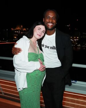 Aisling Bea Instagram - So incredibly proud of my bestie @kadiffkirwan who stars in HOT WING KING at The National Theatre alongside such a perfect cast with more chemistry than a science lab. Kadiff’s performance is so stunning, I almost gave birth watching HIS perfect delivery. 

GO SEE IT. We laughed, we cried, it is soooo excellent and you will end up on your feet wanting to jump on stage with everyone by the end. Tip - do not actually do that. 

* To avoid admin for ma cute lewk, my green dress was a second hand number from @therealreal an American second hand website & my shirt was an @oxfam number from an acting job I did & truthfully had a bird shit stain on the back which will not shift, so I’ve decided to reframe it as lucky.