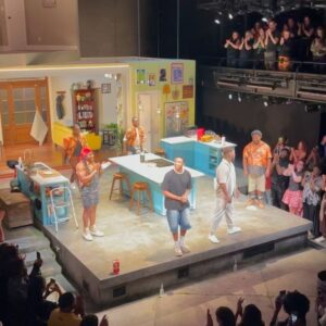 Aisling Bea Instagram - So incredibly proud of my bestie @kadiffkirwan who stars in HOT WING KING at The National Theatre alongside such a perfect cast with more chemistry than a science lab. Kadiff’s performance is so stunning, I almost gave birth watching HIS perfect delivery. 

GO SEE IT. We laughed, we cried, it is soooo excellent and you will end up on your feet wanting to jump on stage with everyone by the end. Tip - do not actually do that. 

* To avoid admin for ma cute lewk, my green dress was a second hand number from @therealreal an American second hand website & my shirt was an @oxfam number from an acting job I did & truthfully had a bird shit stain on the back which will not shift, so I’ve decided to reframe it as lucky.