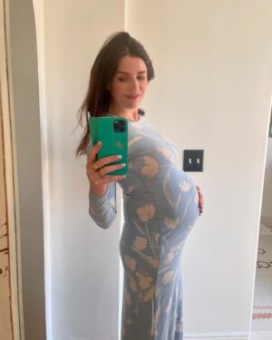 Aisling Bea Instagram - Trip advisor review of Pregnancy: 
One star. ⭐️ 

Negatives: 
-No breakfast included. 
-Limited drinks menu. 
-Expensive. 
-Left feeling very unrested. 
-Not as described online or in pictures. 
-Reminded me of the Glasgow Willie Wonka experience. 
-Towards the end of my stay I was repeatedly kicked in the nuts. 
UTIs, bleeding, depression, cramps, insomnia, nosebleeds, sinus blockage, migraines, vomiting, being randomly touched by people without asking, bones mushing, organs moving, skin stretching, being told that you’ll forget all the pain/that it’s a privilege / that it will all be “worth it“ in the end🙄, heightened awareness of climate change & worst of all- boredom- all described as « normal » and was repeatedly recommended « a nice bath » as a fix to all of the above. 

Positives: 
-Bath quite nice. 
-Lots of help with bags at end of stay. 
-Before checking out, nearby kebab shop man provided free extra chips and quite a flirty wink, which I appreciated. 
-Was given a little gift at check out which is, admittedly, quite cute. 👶🏼 

-Here’s some pictures of the trip when I didn’t hate it/ looked like I didn’t hate it.