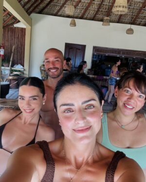 Aislinn Derbez Instagram - algunos momentos favoritos de este mes 🥹😍🥰