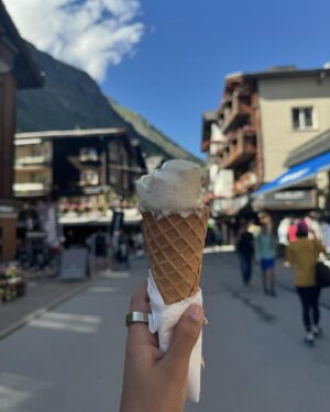Akansha Ranjan Kapoor Instagram - my give a f*cks were on vacation 🦦🗻🏞️🌞🍦💕🍝