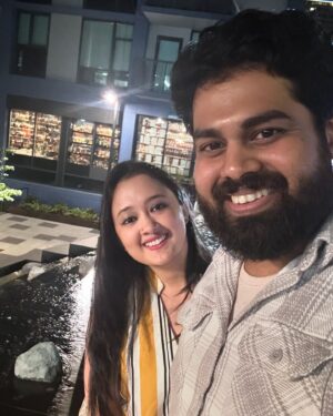Akhila Pajimannu Instagram - Seattle vibes, our love thrives at a 520feet height, In midnight❤️❤️
@trdhananjai_sharma 

#akhilapajimannu #couples #couplegoals #spaceneedle #seattle #birthday #vibes #goodvibes #midnight #positivevibes #positivethinking #explore #exploremore #instagram #instagood #newpost