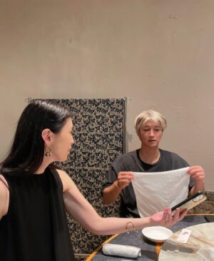 Akiko Hinagata Instagram - 娘が撮った私たち
今夜は中華をいただきました
#外食
#中華