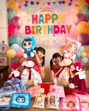 Akira Ishida Instagram - 今日は双子ちゃんの誕生日。三女ちゃん羨ましそう。

#誕生日
#石田たち
#三姉妹