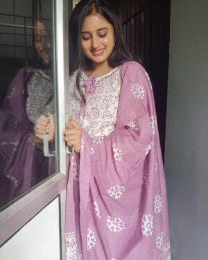 Akshaya Kandamuthan Instagram - Beautiful kurthi from @_lady_love_29 ❤️🥰