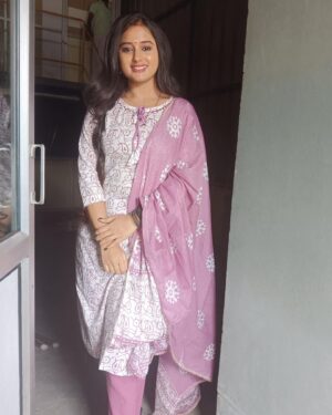 Akshaya Kandamuthan Instagram - Beautiful kurthi from @_lady_love_29 ❤️🥰