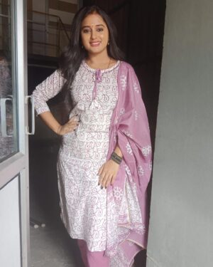 Akshaya Kandamuthan Instagram - Beautiful kurthi from @_lady_love_29 ❤️🥰