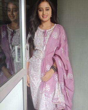 Akshaya Kandamuthan Instagram - Beautiful kurthi from @_lady_love_29 ❤️🥰