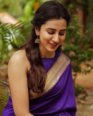 Akshaya hariharan Instagram - Saree and soulful songs✨💜