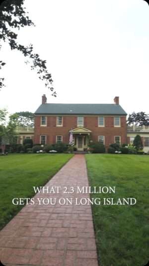 Al Iaquinta Instagram - 📩 Tag a friend who you’d live here with.

💰 Here’s what 2.3 million gets you on Long Island.

📍 3355 Bunker Avenue, Wantagh. 4 bedrooms 2.5 full bathrooms on over a half an acre!