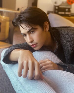 Alan Campana Instagram - ในวันที่ฝนตก🌧💙
ขอบพระคุณ พี่เปรมที่ถ่ายรูป หล่อๆให้ผมครับ 🥰