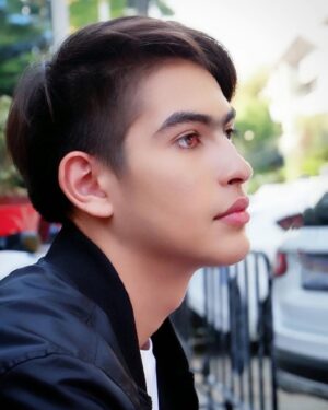 Alan Campana Instagram - อย่ามองแค่ตา อยากให้มองผมที่ใจ #รักชอบเจ็บ #HBL #jinloeofficial  #alan #instagram #ลูกครึ่ง #ซีรีย์