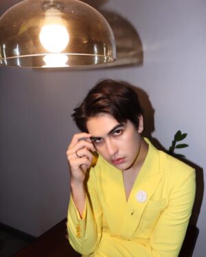 Alan Campana Instagram - 🟡Alan
⚫️The Cooler Alan

Costume : @DressUpJeeraStudioKhonKaen
Designer : @Jeeradressup

#alancampanaofficial
#alancampana
#อลันคัมปานา
#fashion