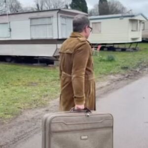 Alan Carr Instagram - Tonight on Changing Ends 9pm @itv Little Alan goes on a caravan holiday with his family. So to all you Gen Z saying ‘What’s a caravan?’ Enjoy my handy guide! Filmed by my mate @its.me.rossi