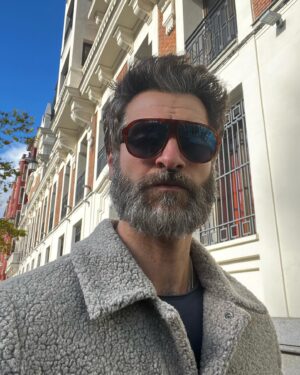 Alan Powell Instagram - In España for the next two months.. not gonna shave.. let’s see how crazy this thing gets 

I’ll keep you updated - I know you’re on the edge of your seat :)