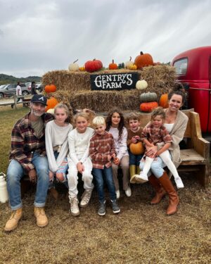 Alan Powell Instagram - There’s nothing like family #fall #familytime #fallpictures