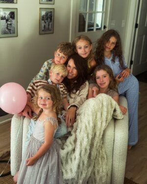Alan Powell Instagram - These kids are so lucky to call this wonderful woman “mom”

Happy Mother’s Day @bryciemarie - we love you more than we could possibly say
