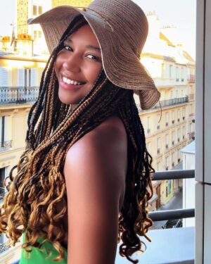 Alana Monteiro Instagram - Bonsoir 💚💚💚