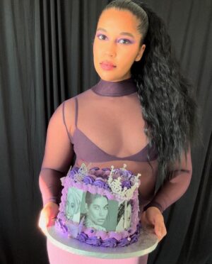 Alana Monteiro Instagram - 27 Today 🎉💜🎂

MUA @gorgeousfacesbyv 
CAKE @alyssasilvabeauty @theebakerbeauty 
DRESS @houseofcb