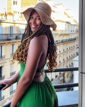 Alana Monteiro Instagram - Bonsoir 💚💚💚