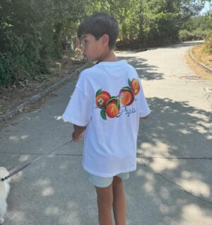 Alba Carrillo Instagram - Ser afortunado es una suerte pero ser consciente de ello es la verdadera dicha. El río, mi hijo, mis padres, mis perros, el camino, las piedras calientes bajo mis pies, el agua helada, las risas saltando de bomba con Lucas, el verde de los prados, el sol sobre nosotros, los primeros largos de Legend… 🐾👣#sehacecaminoalandar 🏞️🦦🌳☀️💦⛰️