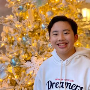 Albert Tsai Instagram - Merry Christmas everyone! I hope all of you have a wonderful holiday filled with peace and joy 🎄😊 What’s your favorite #Christmas tradition?
