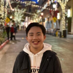 Albert Tsai Instagram - Merry Christmas everyone! I hope all of you have a wonderful holiday filled with peace and joy 🎄😊 What’s your favorite #Christmas tradition?