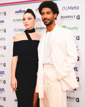 Alberto Boubakar Malanchino Instagram - -foto fregna con @matildadeangelis (hai spaccato 🔥)
- alberto. 
- ripeto. @ornellavanoniofficialpage scegli me/ Marra non ti merita

Grazie ai @diversitylab per avermi scelto come co-conduttore per questa 8’ edizione! 

@maisonvalentino 
st: @gloriaripamonti