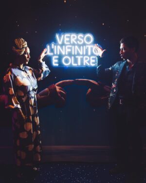Alberto Boubakar Malanchino Instagram - Non tutto è Buzz ma tutto è verso l’infinito…🚀
Foto (non) professionali di questa meravigliosa avventura! 
In ordine:
1- Io che cerco di capire come portarmi a casa la statua di buzz
2-il mio idolo e indiscusso space ranger #massimodapporto che mi ha fatto tornare bambino🙏🏾
3- #ludovicotersigni che mi guarda come se fossi l’ultimo piatto di carbonara rimasto su questo pianeta❤️🐈
4- @estherlaelisha che mi travolge con la sua bravura e bellezza👩🏾‍🚀
5- …cadere con stile
6/7- l’invidia di tutti i miei amici e si…Chris Evans è alto e bono anche dal vivo. Temevo l’effetto nano da giardino
8-ciao mamma guarda come mi diverto
9-scelgo tra la folla chi mi aiuterà a portare a casa Buzz
10- foto preferita.

@waltdisneystudiosit 
#lightyear 

@tt_agencysrl 
pr @sarabattelli 
St @deliaterranov