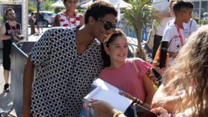 Alberto Boubakar Malanchino Instagram - Alice, 14 anni: 
Pensavo che tanto di quello che fa un attore non è visibile agli spettatori.
(...) tanto del mestiere dell'attore è invisibile. Non soltanto il set ma anche il percorso di studi, l'accademia, i provini(…)
Momenti di fama si alternano a momenti di invisibilità. Noi ti vediamo adesso nei tuoi momenti di fama ma sicuramente hai anche dei momenti di invisibilità ed è importante
che dei ragazzi che si avvicinano al mestiere dell'attore comprendano questo mestiere nella sua interezza, con i momenti di fama e di invisibilità. Ci racconti i momenti di invisibilità del tuo mestiere? Ti piacciono questi momenti?

Grazie Alice 🙏🏾con la tua domanda mi hai fatto capire quanto sia importante il @giffoni_experience e la mente meravigliosa che hanno le nuove generazioni. Ho cercato di risponderti nel migliore dei modi. Spero di non averti delusa ❤️

@tt_agencysrl @sarabattelli  @deliaterranov 

Special thx 
@sandroparis 
@annabollatipr