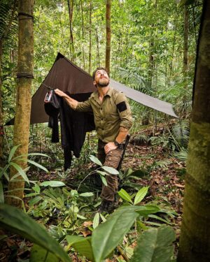 Aldo Kane Instagram - 🌴 Jungle life 🌴  Just got back out of the trees after a pretty hard-core filming mission. 🎬 

Can't beat grafting hard in extreme locations with a mega team. 

Coming back home to a very excited wee man and a very pregnant @annawmson 🤩

#Expedition #Filming #Jungle #lessonsfromtheedge