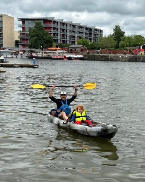 Aldo Kane Instagram - Morning paddle around Bristol Harbour. The wee man's first Riverine Op 🥷 🛶 🤣

Met @annawmson and the other wee man for lunch then raced them back to the launch. 😍

#bristolharbour #kayaking #getoutside  #expeditionmini