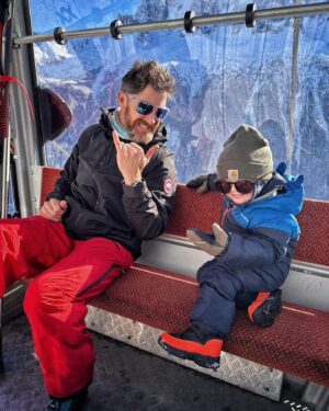 Aldo Kane Instagram - Wholesome day in the mountains! ⛷️ solid solo ski morning followed by getting the wee man on Skis for the first time! 😍🤩

Tomorrow, he gets a real instructor who can actually teach/ski 🤣.

#chamonix #shouldhavebeeninthejungle #skiing #mountains 
@annawmson