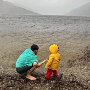 Aldo Kane Instagram - Winter wanders along the bonnie banks of Loch Lomond. ❄️

Obvs got a baltic dip in the bag. The wee man giving it big licks on the balance bike. What a spot. Scotland 🏴󠁧󠁢󠁳󠁣󠁴󠁿

#home #Lochlomond #Scotland #coldwater @annawmson @canadagoose