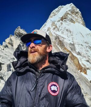 Aldo Kane Instagram - Over the last few years, I've not only been on some pretty epic adventures, I've been supported by some of the most authentic brands in the adventure world. 

Huge thank you to @canadagoose, @bremontwatches @ospreyeurope @exodustravels and @forduk. 

Here's to many more adventures together 🙏🏔👊

Photographs:

1. @edwardcooke
2. @olly_pemberton