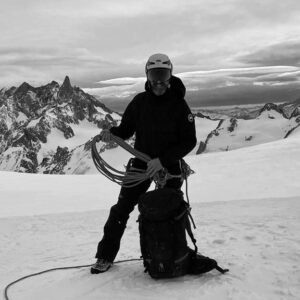 Aldo Kane Instagram - Arête des Cosmiques, a cracking way to finish off our time in the Alps. Vallee Blanch yesterday and a classic winter traverse today with @documentalism 

#chamonix #climbing @documentalism @canadagoose #aretedescosmiques