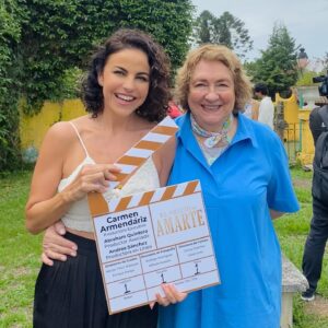 Alejandra Ambrosi Instagram - Emocionante #claquetazo oficial de #elpreciodeamarte 🙌💫 A disfrutar esta aventura junt@s que muy pronto podrán disfrutar por @canalestrellas 
 GRACIAS a TOD@S los involucrados!!! Con todooo!! 👊❤️