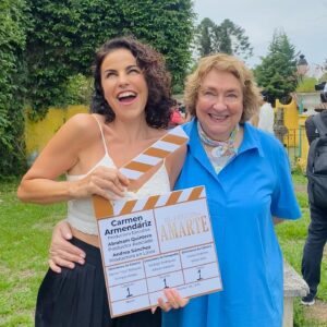 Alejandra Ambrosi Instagram - Emocionante #claquetazo oficial de #elpreciodeamarte 🙌💫 A disfrutar esta aventura junt@s que muy pronto podrán disfrutar por @canalestrellas 
 GRACIAS a TOD@S los involucrados!!! Con todooo!! 👊❤️