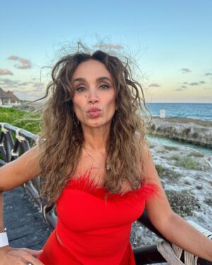 Alejandra Fosalba Instagram - Si alguien tiene dudas de que es el FRIZZ aquí un ejemplo 🤭🩷