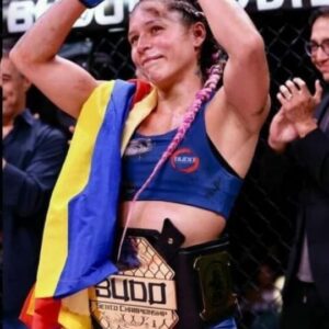 Alejandra Lara Instagram - 🏆🇨🇴 La nueva campeona de peso mosca de @budosento: @alejazulara. 🔥🔵

#alejazulara #mma #champion #colombia #mexico #bluefire #budosento