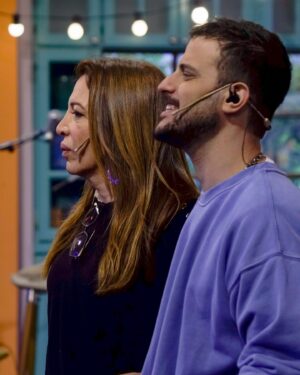 Alejandro Lerner Instagram - Graciassss #MorfiTelefe @telefe por la invitación! La pasamos muy bien!! Gracias @lizytagliani y @dieleuco !! 

Nos vemos este miércoles en @latrastiendaoficial #EncuentrosCercanos 💜

#AlejandroLerner