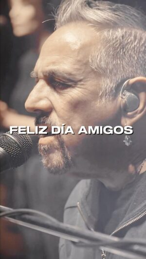 Alejandro Lerner Instagram - Feliz día amigos!!! 💜💜