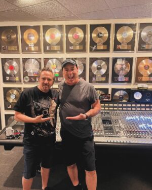 Alejandro Lerner Instagram - Encuentro de Grosos!

Alejandro prepara su nuevo álbum con temas inéditos junto a Chris Lord-Alge @chrislordalge 
 
(Greenday, Rollling Stones, Tina Turner, Elton John, etc etc etc)